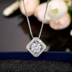 NEW 18k White Gold Diamond Pendant Necklace